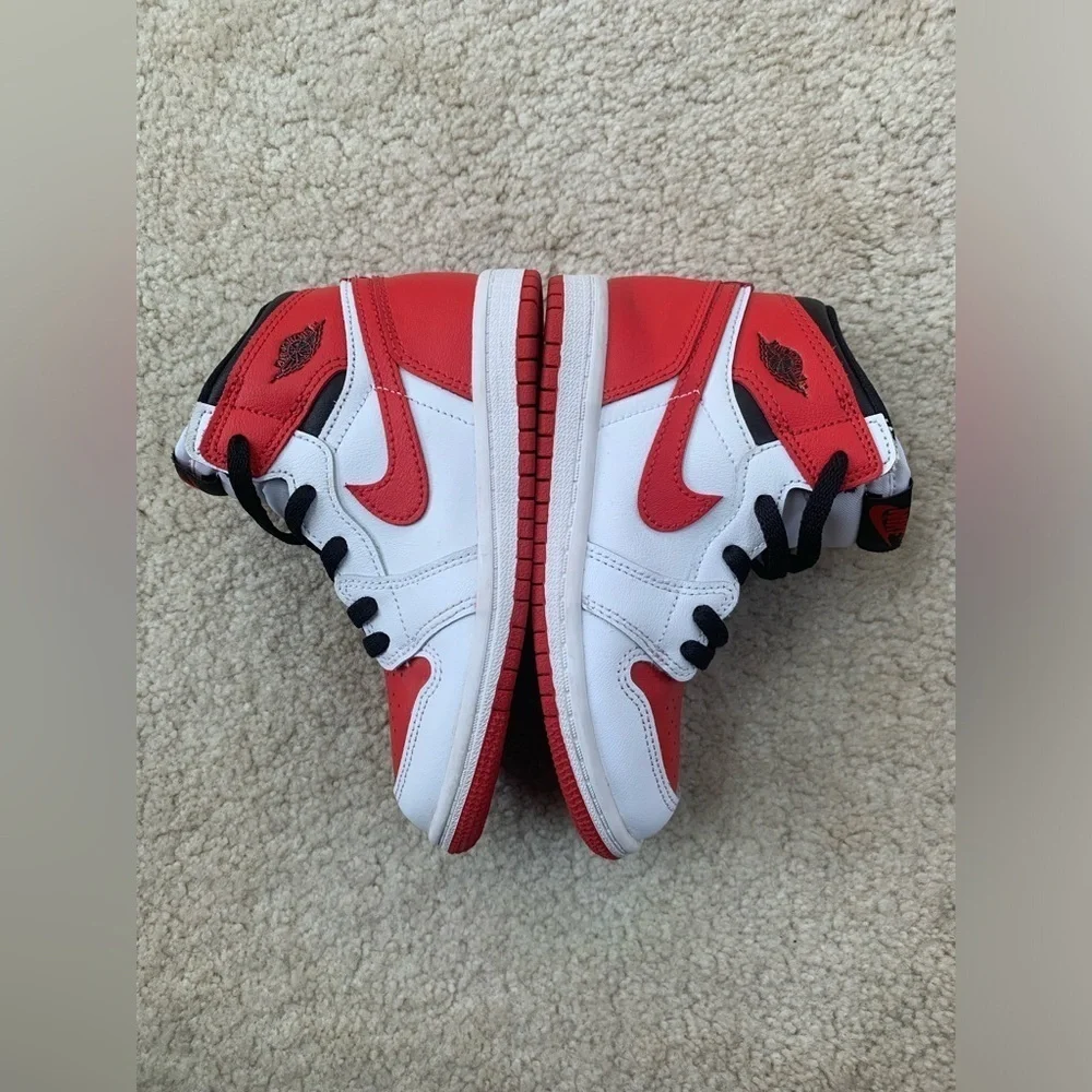 Nike Size 10C Air Jordan Retro 1 High Heritage Sneakers
